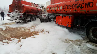 На трассе под Рязанью столкнулись два бензовоза. Фото