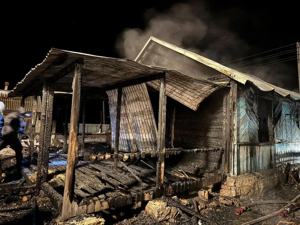 В Челябинской области на пожаре в частном доме погибли трое детей