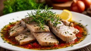 Вместо надоевшей "Шубы" сделаю на Новый год Сельдь по-еврейски: 1 простая специя превращает скучное блюдо в закуску-деликатес