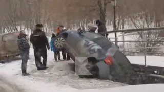 Видео: в Горроще легковушка улетела под мост