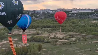 Во Владимире в небо запустили три воздушных шара с символами Победы