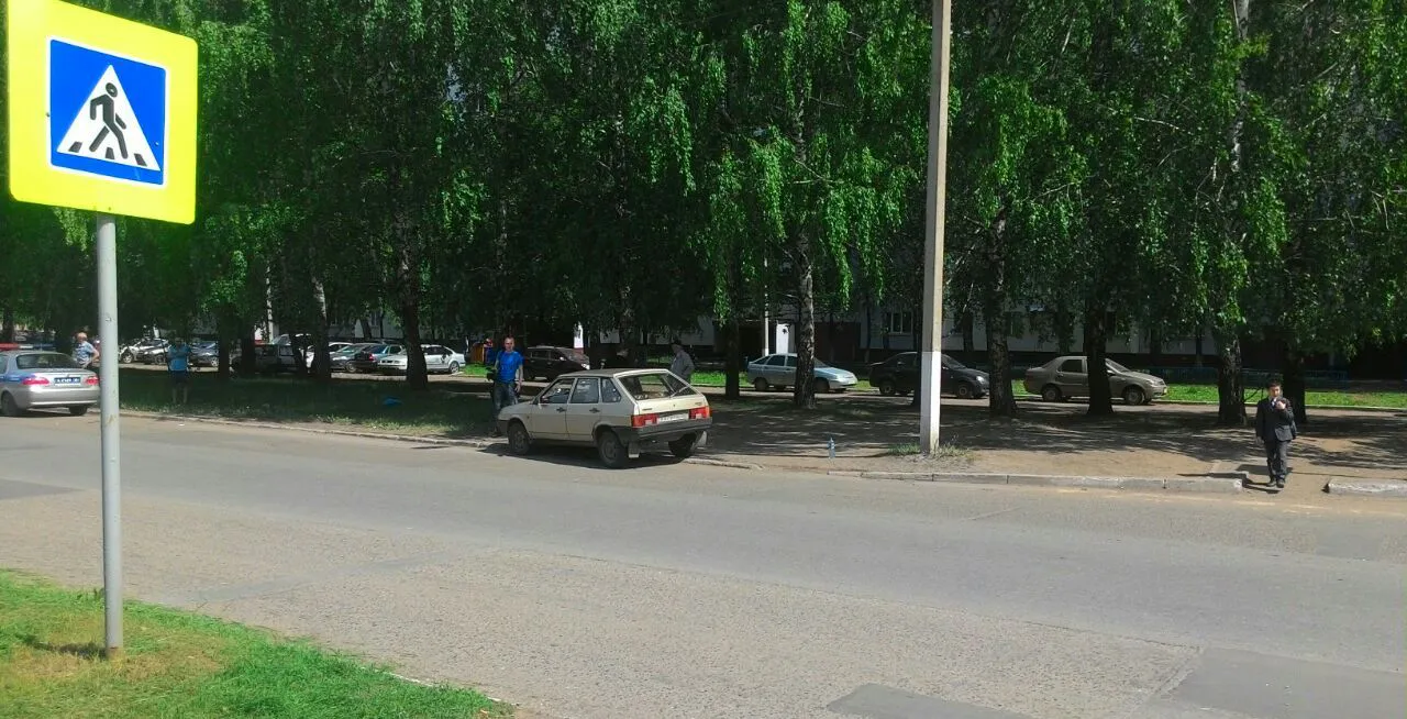 Не уступили дорогу пешеходам и мотоциклисту