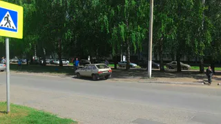 Не уступили дорогу пешеходам и мотоциклисту