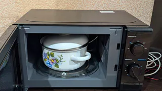 Врачи бьют тревогу: эти 6 продуктов превращаются в яд в микроволновке