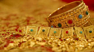 Золото нельзя держать голыми руками. Причина удивит даже тех, кто носит его каждый день