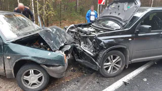 Под Рязанью произошло серьёзное ДТП: на трассе лоб в лоб столкнулись "Nissan" и "девятка"