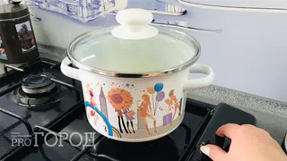 Нужно ли сливать первую воду при варке мяса: шеф-повар раскрыл тайну