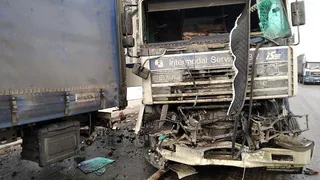 Три фуры и легковушка: на Куйбышевском шоссе произошла жесткая авария