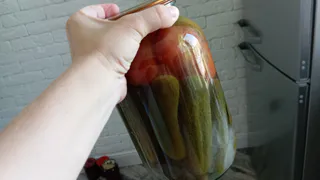 Заготавливаю по 30-40 банок на зиму: огурцы для хранения в квартире — идеально подойдут для новогодних салатов