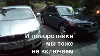 Хамство и равнодушие: 2 соседа блокируют подъезд дома припаркованными машинами