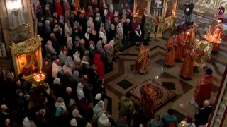 В Сыктывкар на ночную пасхальную службу прибыл Благодатный огонь