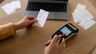 Порвать на клочья или сжечь – первым делом: россиянка объяснила, почему сразу уничтожает чеки из супермаркета – мотайте на ус