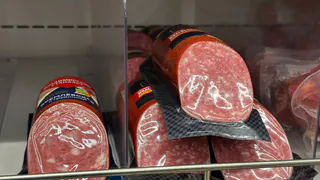 Чистое мясо, никакой сои: в Роскачестве огласили колбасу которая точно подойдет для оливье