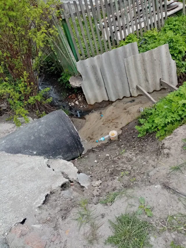 Житель Бежицкого района жалуется на некачественный ремонт, из-за которого размывает его дом