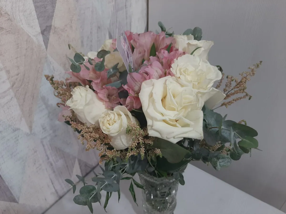 19-летний возлюбленный пришел в цветочный магазин, выбрал дорогущий букет и убежал