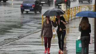 Пора бежать на курорт: вторая половина лета в России ожидается холодной