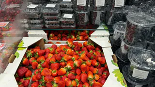 Эта ягода — самая вредная: а мы едим ее берем как деликатес, еще и детей заставляем есть