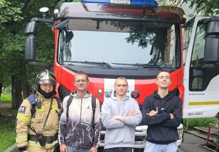 Челябинские герои потушили возгорание в жилом доме до приезда спасателей