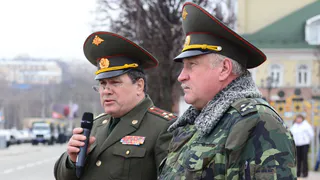 Вам придется встать на воинский учет по месту фактического пребывания, а не по месту регистрации