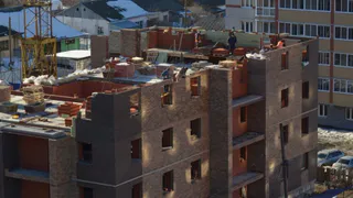 Упал в шахту лифта: на стройке в Канищеве умер рабочий