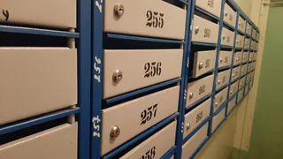 В Татарстане пенсионерка навернулась в подъезде, споткнувшись об мешки со строительным мусором 