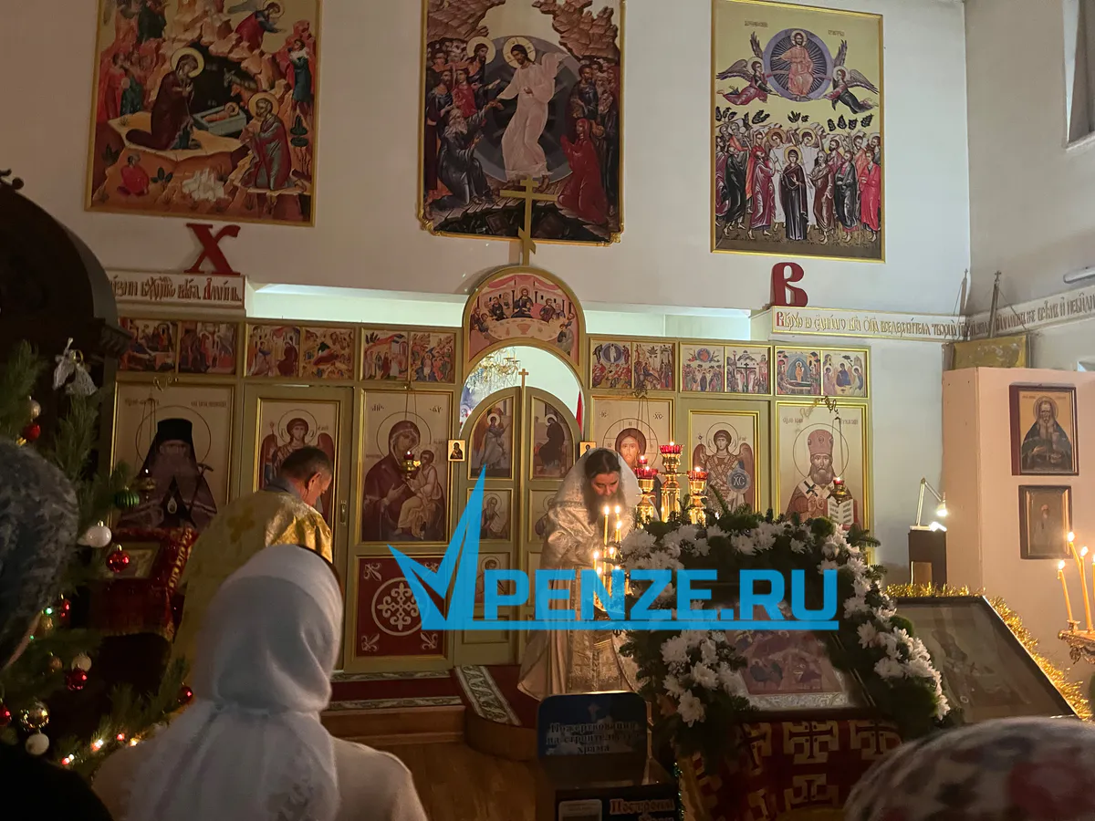 Десятки жителей Пензенского района отметили Рождество Христово в храме Иоанна Рижского