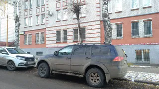 2 раза пшикаю на лобовое — и стекла не запотевают ни утром, ни в пробке: прозрачность на целый день