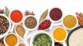 Названы приправы, которые врачи рекомендуют пожилым людям