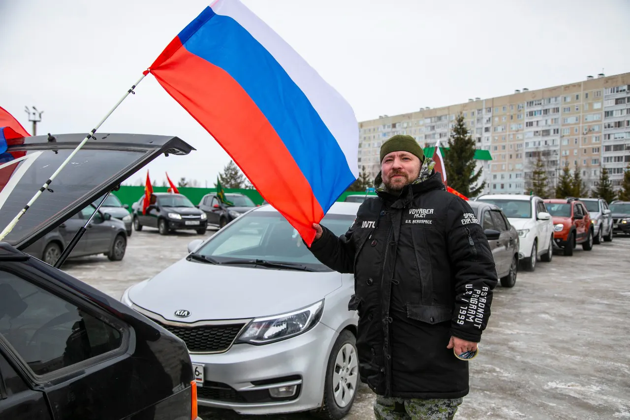 В Нижнекамске в поддержку российской армии прошел автопробег