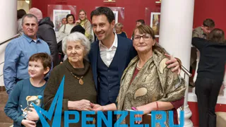 Актер театра и кино Антон Макарский пообещал поклонницам за кулисами, что проведет в Пензе поэтический вечер