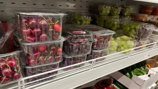 Эта ягода - самая вредная: мы едим ее как деликатес и даже детям даем