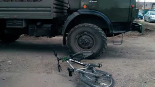 В Брянской области КАМАЗ задавил юную велосипедистку