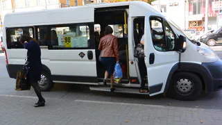 В Рязани на адаптацию 4 остановок для инвалидов к августу 2023 направили 600 тысяч рублей