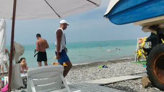 «Ничего не помогает!»: туристы в Геленджике и Анапе массово жалуются на новую напасть. Отдых испорчен