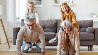 От детских и до пенсионных: россиянам напомнили о мерах поддержки