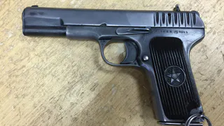 Получил замечание: рязанец угрожал пистолетом мужчине с ребенком