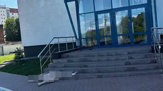 В Рязани женщина в халате выпала из окна многоэтажки