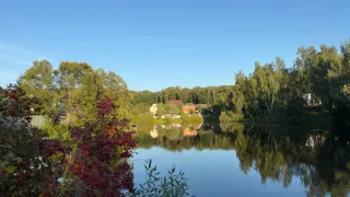 Бизнес-леди переехала из города в деревню и устроила «вещеворот»: Посмотреть на чудо приходят старожилы соседних сел