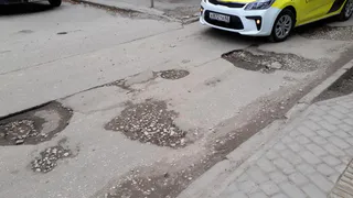 Запрос редакции: планирует ли Администрация ремонтировать дорогу к роддому №1