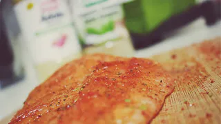 Из укропа, петрушки и чеснока ароматная приправа, а хранить можно годами