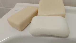 Мыло посыпаю солью — и не нарадуюсь от своей хитрости: гениальный лайфхак опытых хозяек