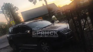 В Брянске водитель Фольксвагена въехал в газопровод