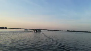 Москвич выпустил очередь из автомата, увидев судно на Оке