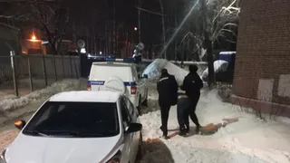 Неадекватный отец заперся в квартире с ребенком во Владимире