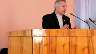 Клинцовского депутата обвинили в избиении подростка