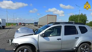 Брянские спасатели деблокировали пострадавшего в ДТП