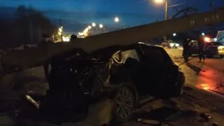 Еще одна машина в Рязани снесла бетонный столб