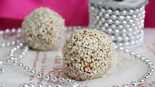 Конфеты из фиников, банана и кураги