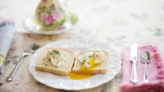 «Невероятно опасно для здоровья»: Ученые рассказали, какой популярный продукт для завтрака вызывает рак кишечника