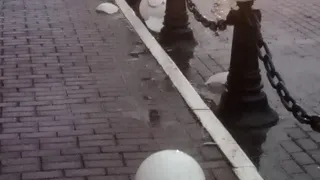 Вандалы разбили фонари в 250 метрах от городской администрации